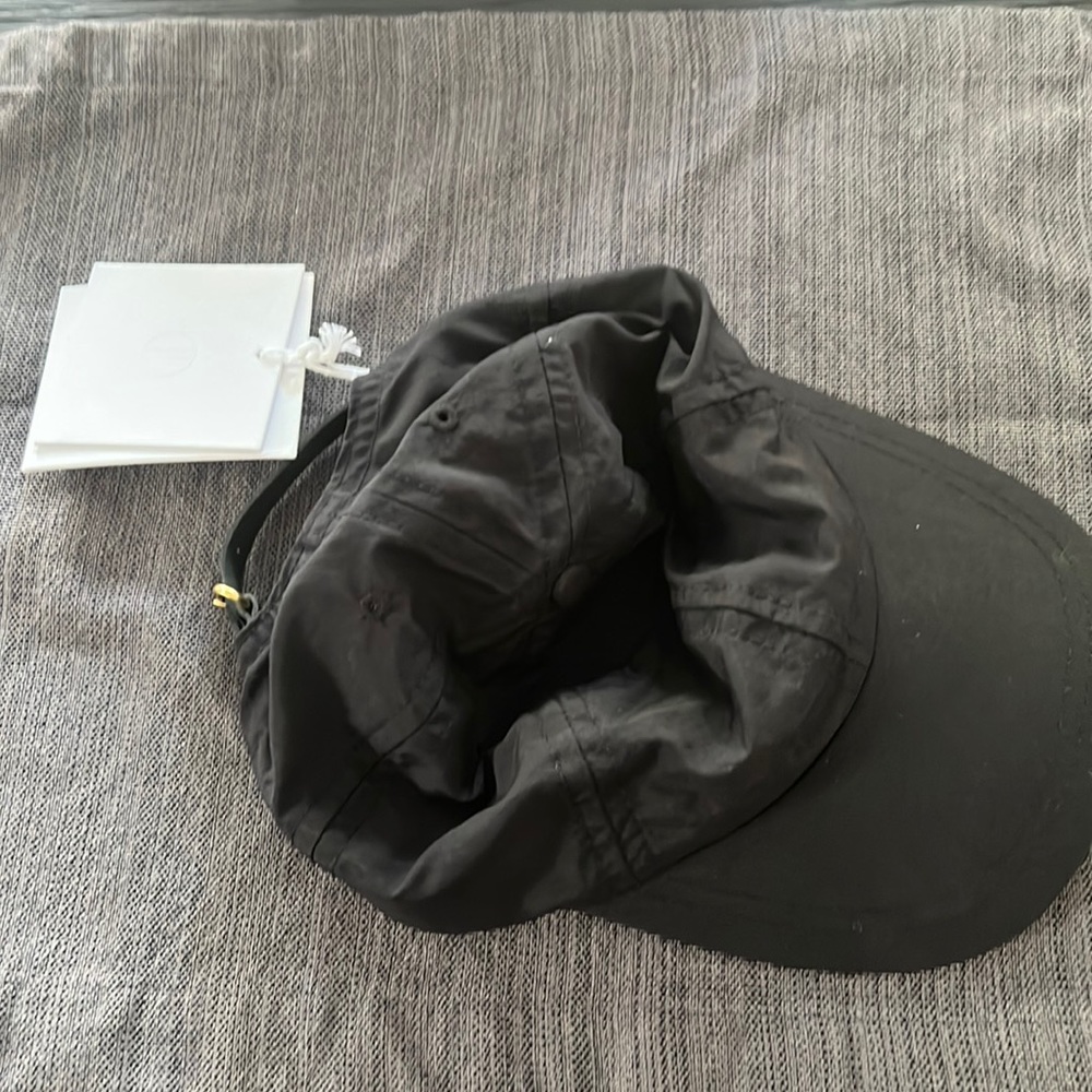 Janesse Leone hat never worn with tags